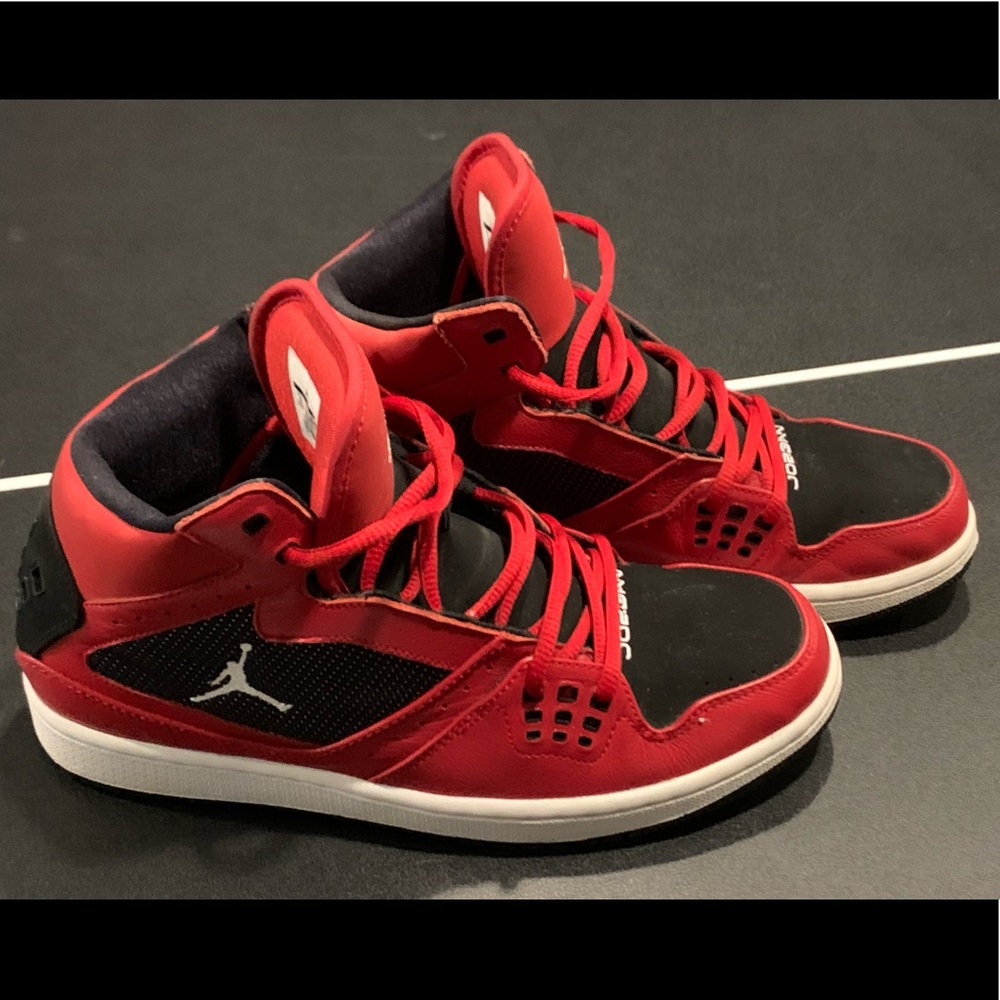Nike 372704-602 Air Jordan 1
Flight Gym Red White